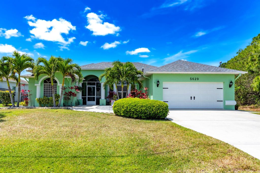 Photo of 5629 NW North Crisona Circle, Port Saint Lucie, FL 34986 (MLS # R10979771)