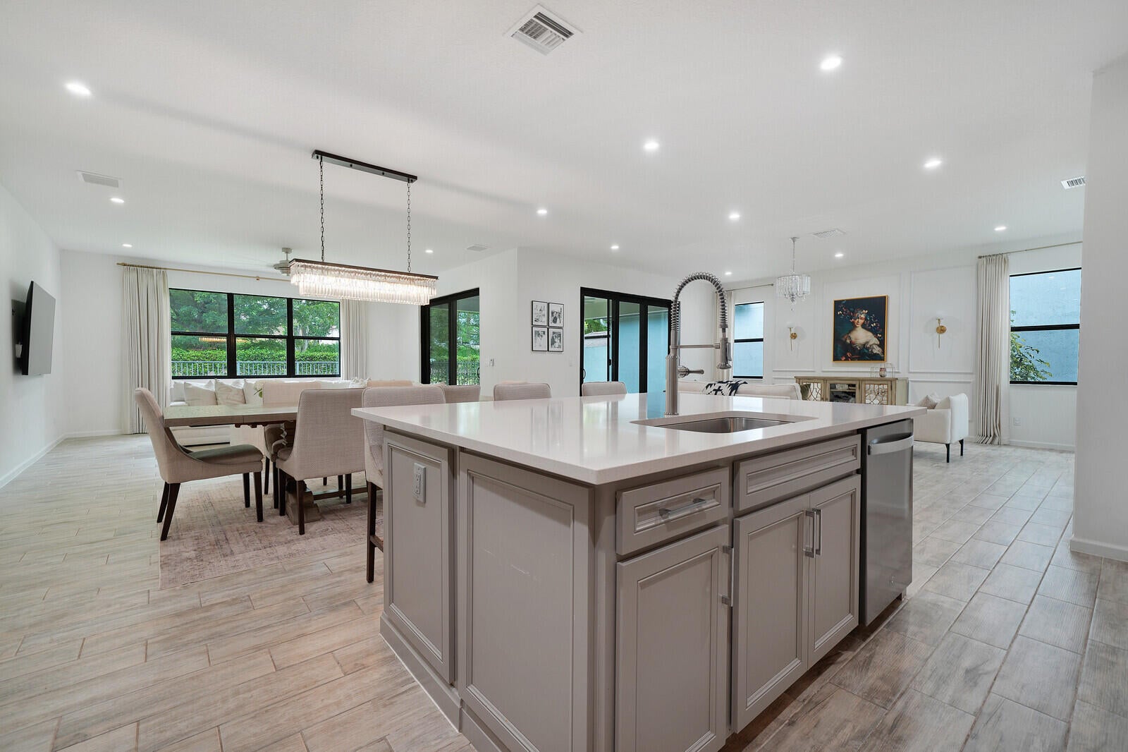 Properties 6215 OCEANAIRE Way