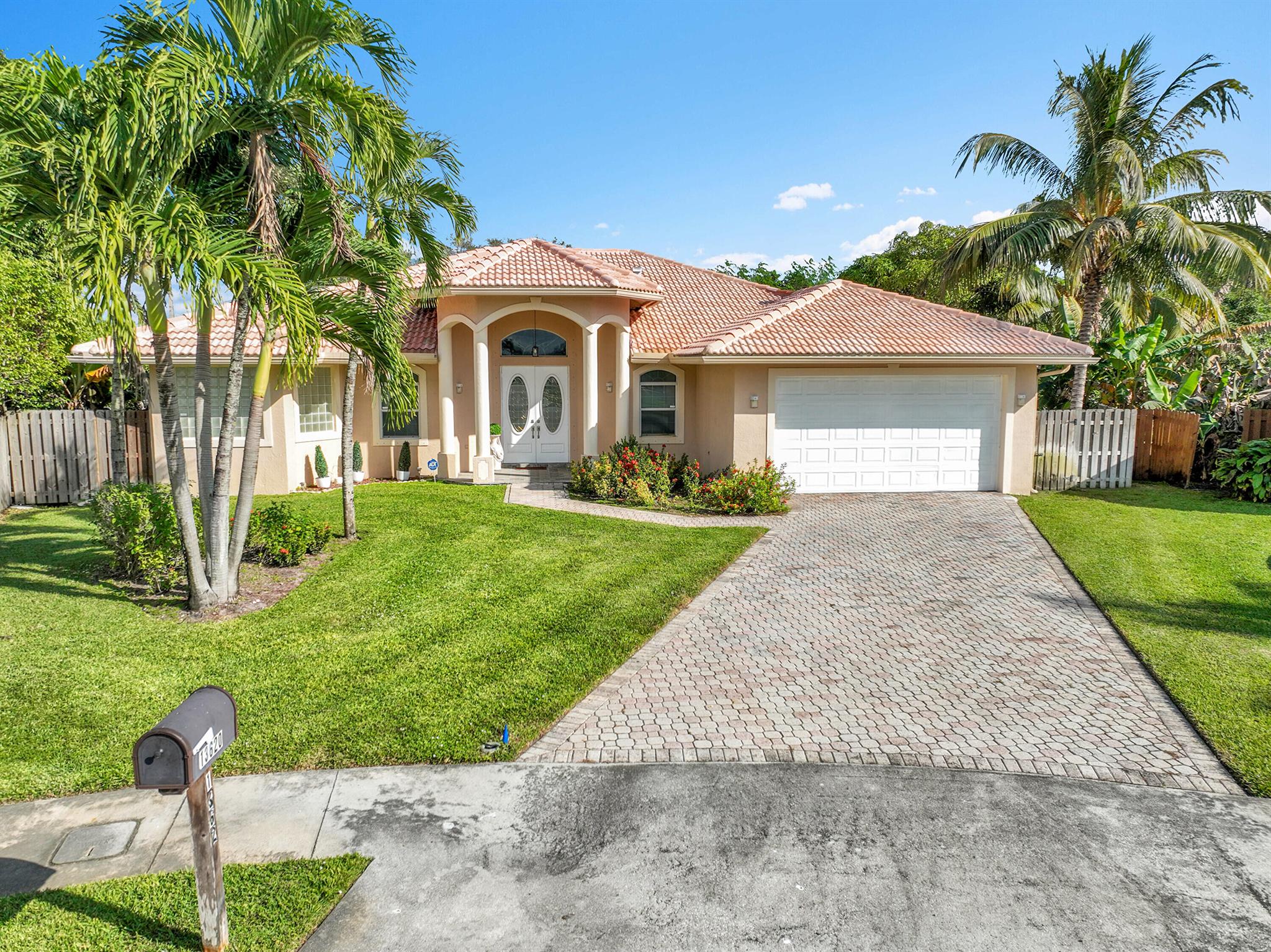 View photos, virtual tours, details... 13620 Folkestone Court W