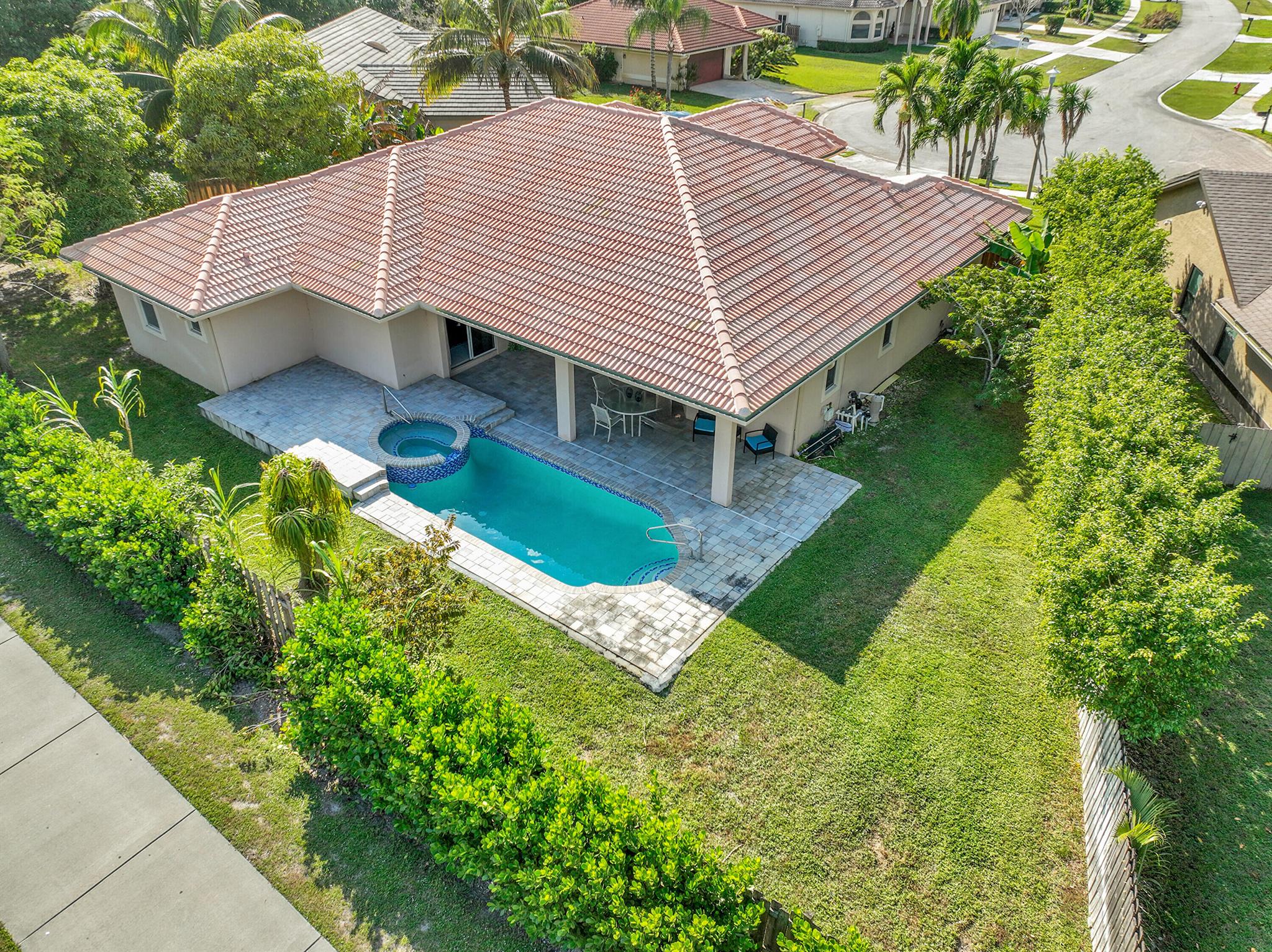 View photos, virtual tours, details... 13620 Folkestone Court W