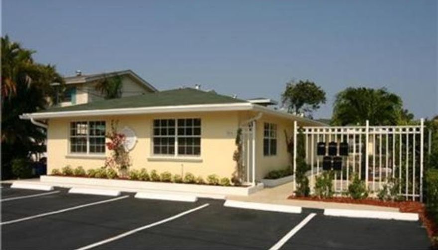 Victoria Park Beautifully renovated 1/1, Granite Countertops, Central AC, SS appliances. Water Included. Pet Friendly. Work directly with the owner, Available September 1st 2020