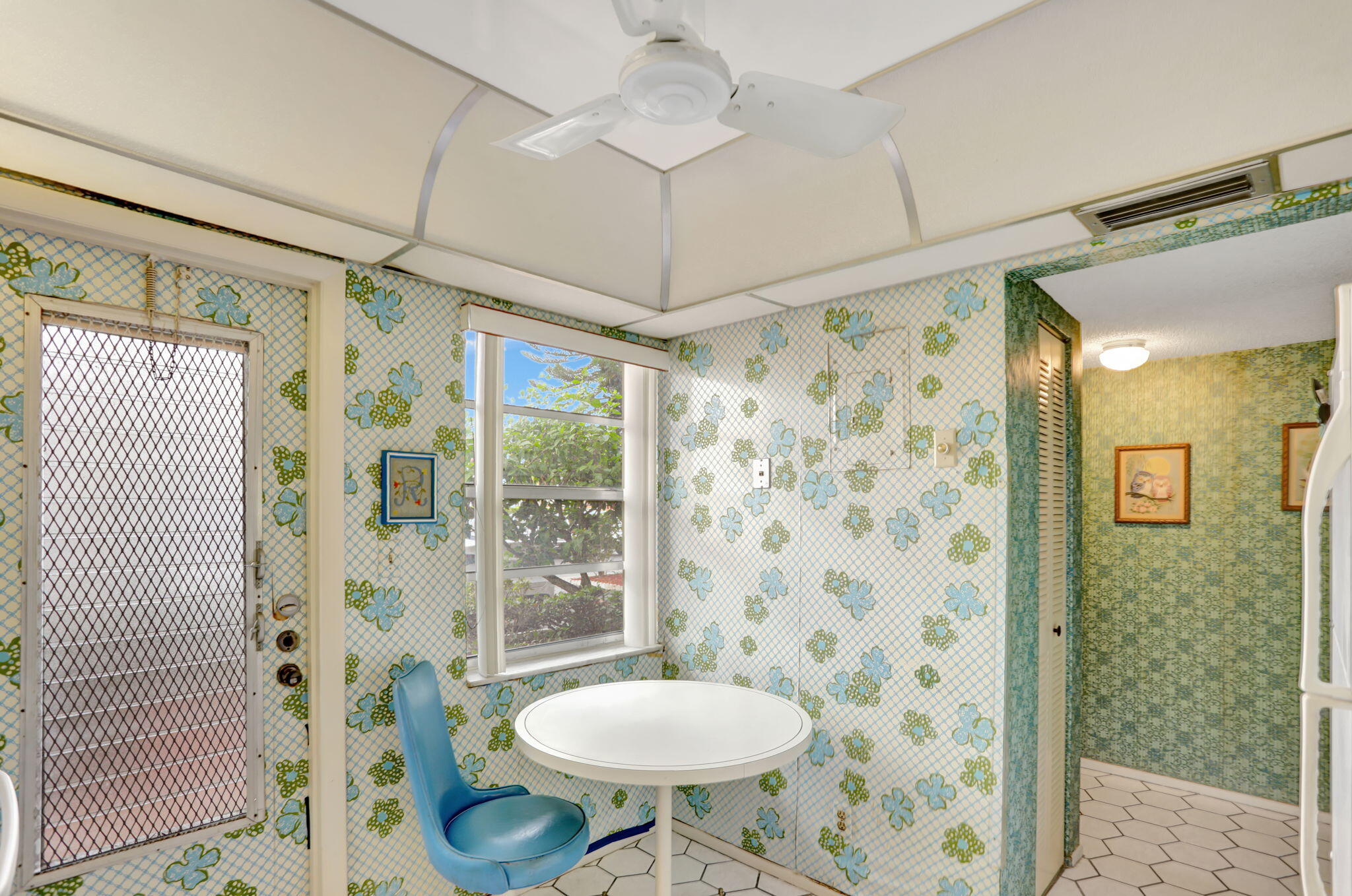 SAPPHIRE CONDO - Residential