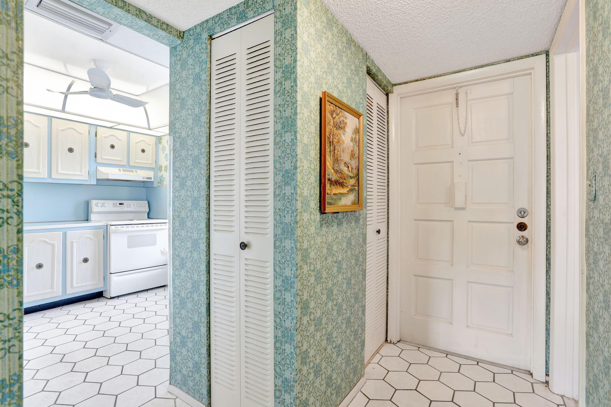 SAPPHIRE CONDO - Residential