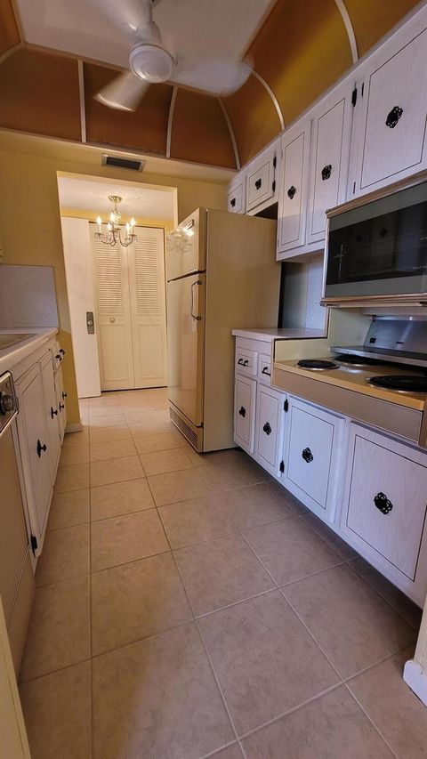 22 Golfs Edge A West Palm Beach FL 33417