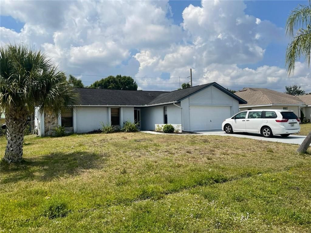Photo of 644 SE Chapman Ave, Port Saint Lucie, FL 34984 (MLS # F10328480)