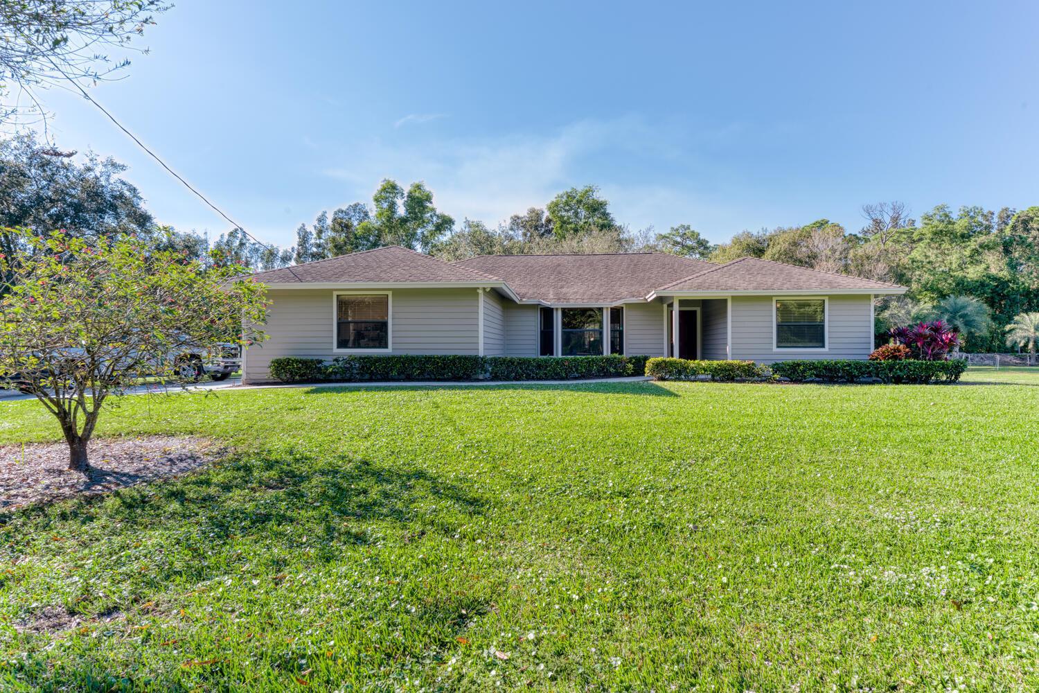 LOXAHATCHEE GROVES - Residential