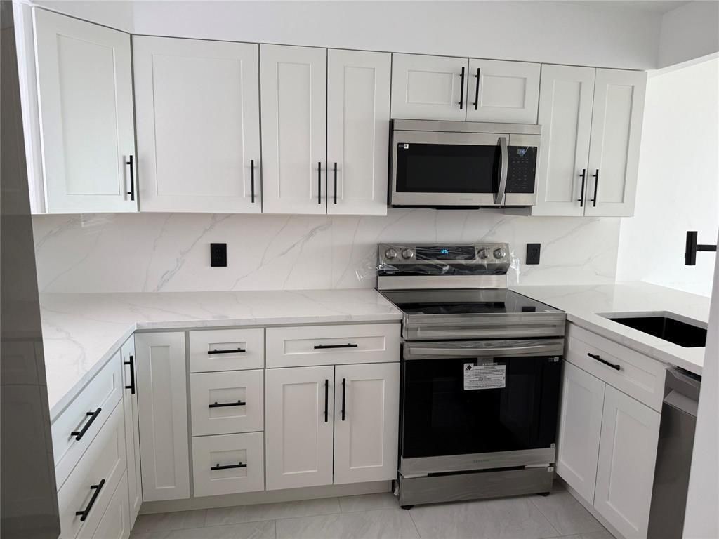Photo of 112 Royal Park Drive #4b, Oakland Park, FL 33309 (MLS # B26024010)