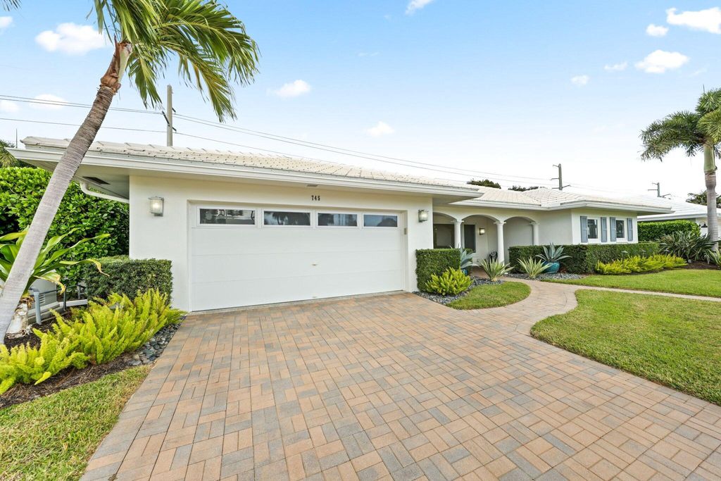 Photo of 745 Apple Tree Lane, Boca Raton, FL 33486 (MLS # R11049357)