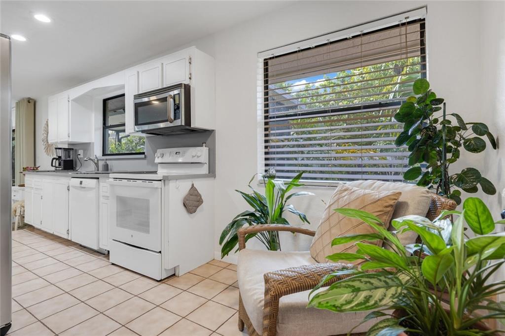 GUARDIAN ESTATES 81-41 B - Residential