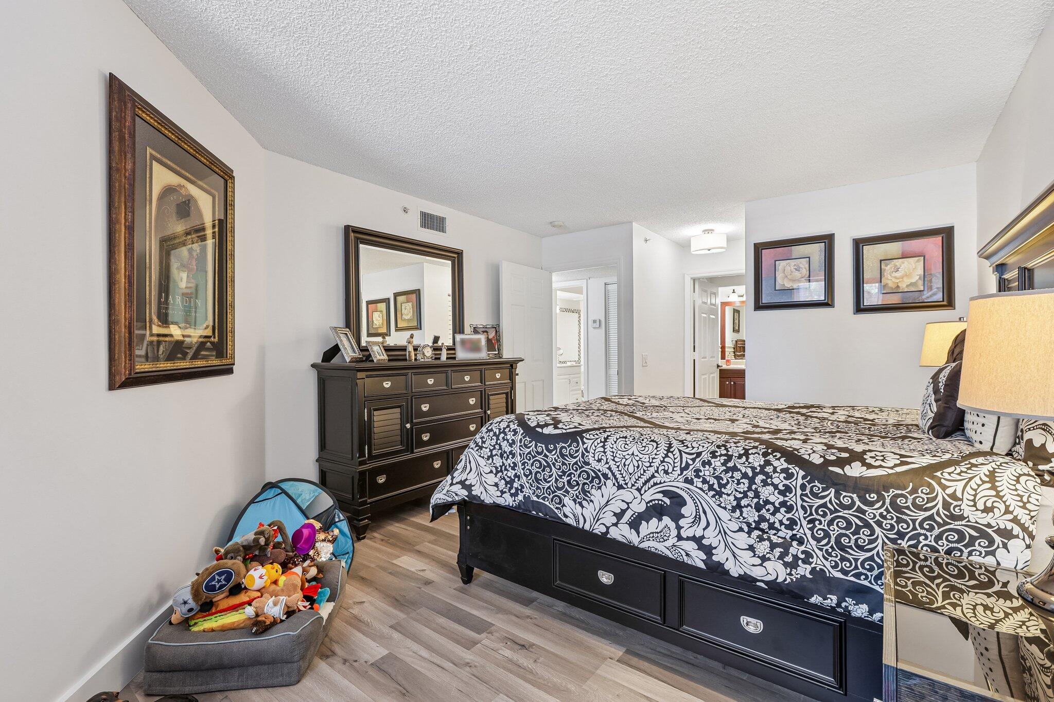 LA VIA CONDO - Residential