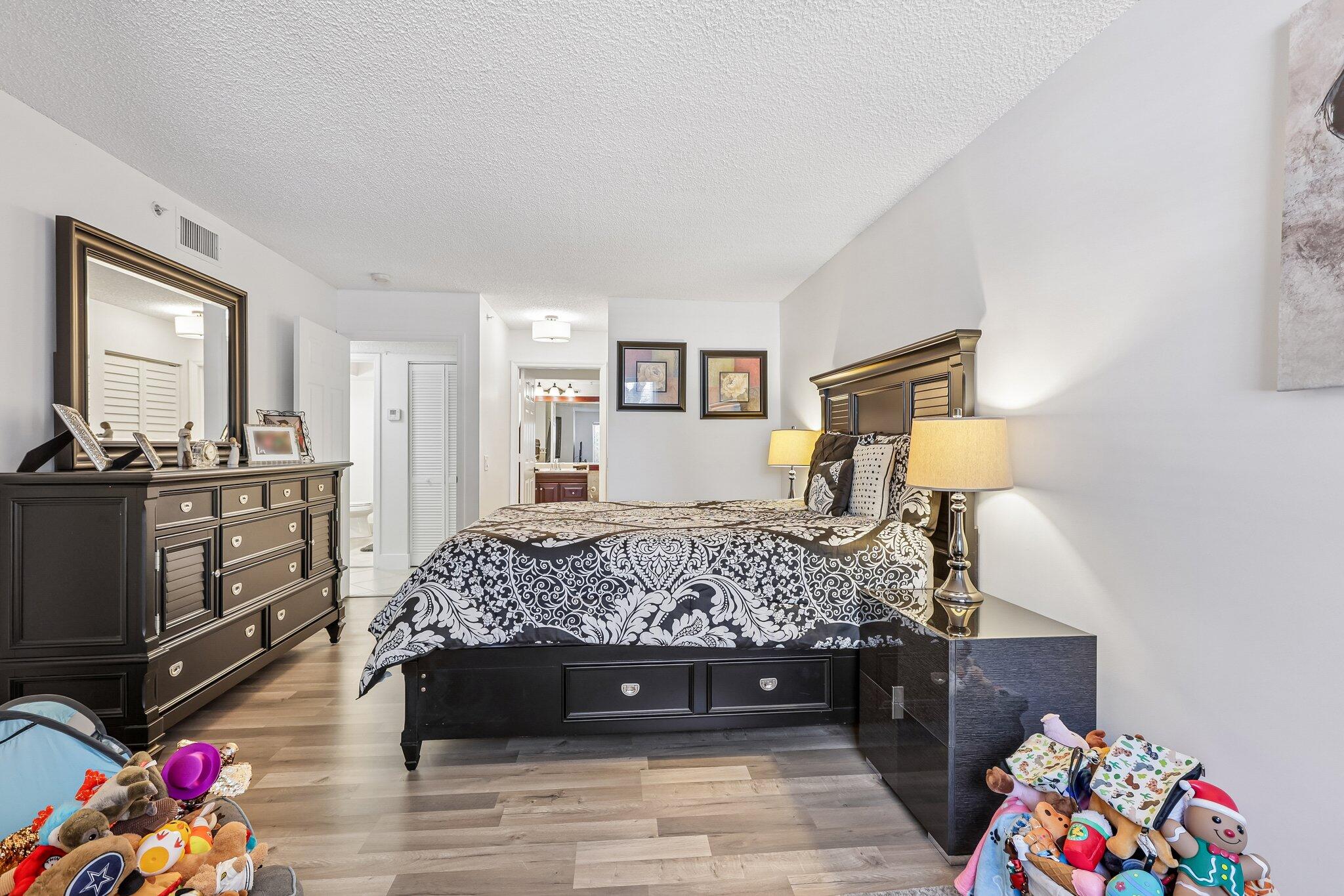 LA VIA CONDO - Residential