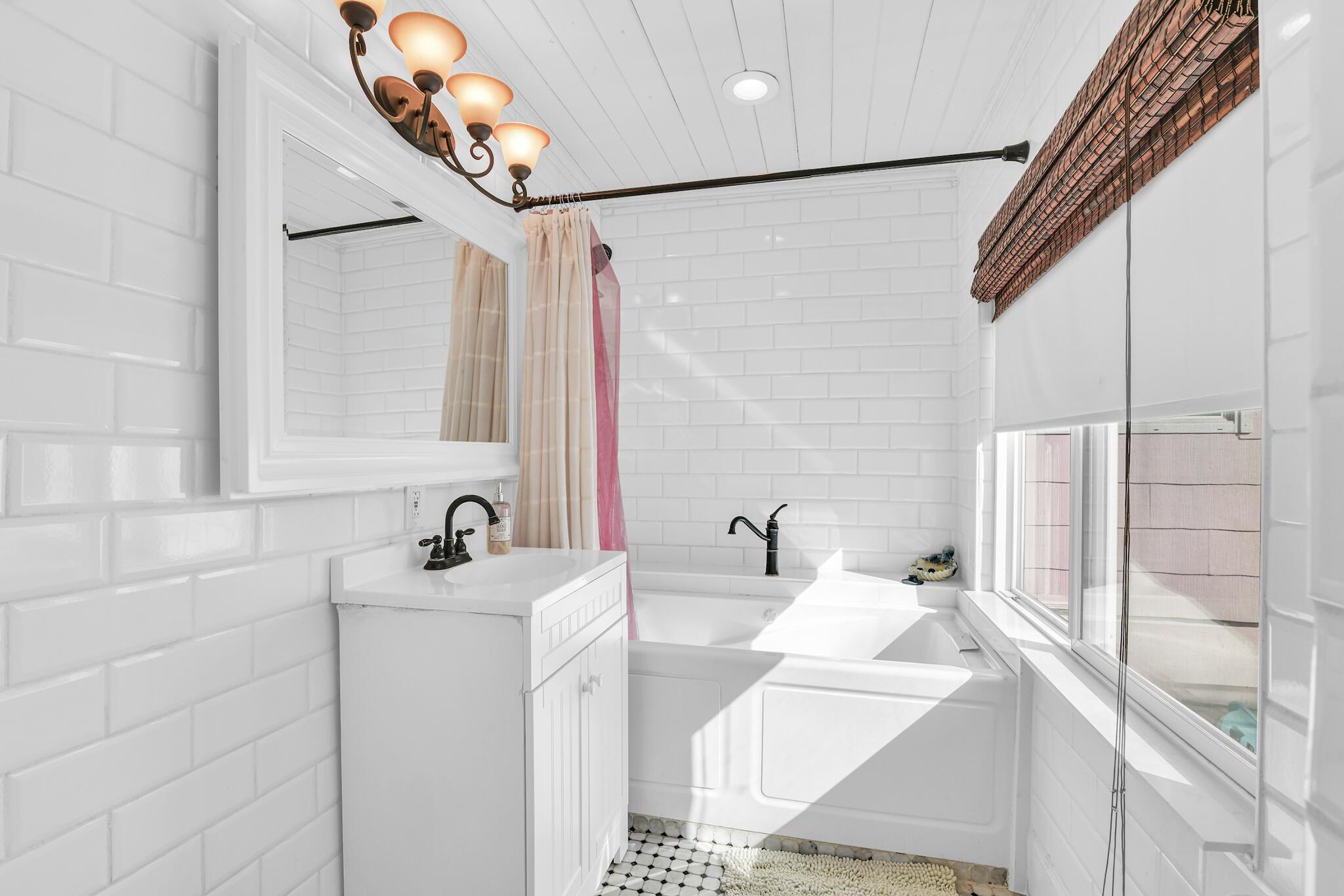 TRADE WINDS ESTATES FIRST ADD - Residential