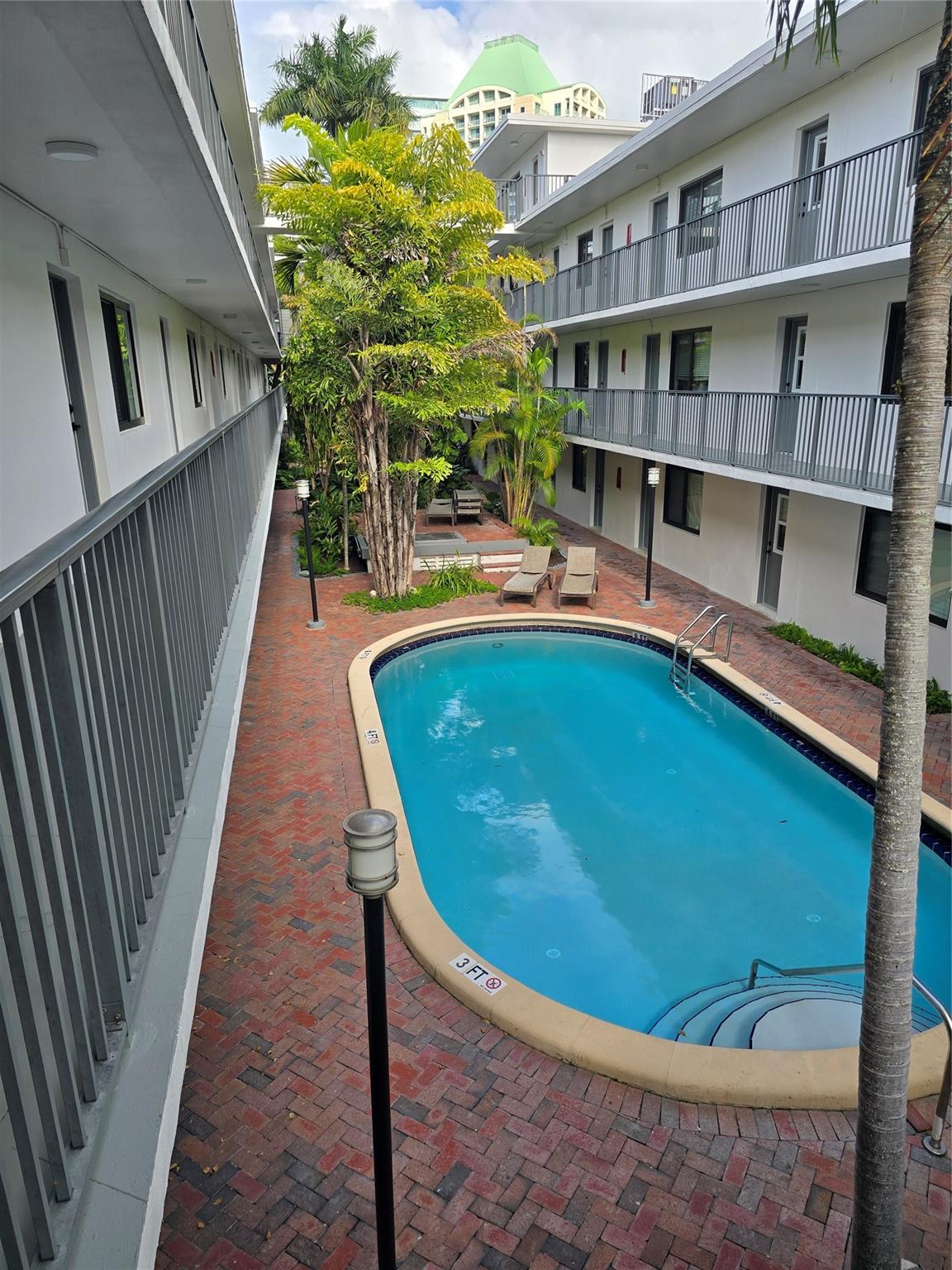 Live the Grove lifestyle in this beautifully maintained 1 bed / 1 bath condo at Courtyards of the Grove, just steps from CocoWalk, Biscayne Bay, parks, and dining.
Inside, enjoy bright, open living spaces with tile flooring, fresh paint, and impact windows. The kitchen features modern cabinetry, granite countertops, and stainless-steel appliances. The spacious bedroom has plenty of closet space, and the updated bathroom adds a touch of contemporary style.
Building Amenities Include:
Gated entry with secured access
Swimming pool and lounging area
Assigned parking space
On-site laundry
Pet-friendly community
Perfect for professionals or couples who want walkable access to all that Coconut Grove offers while enjoying a peaceful, secure home.