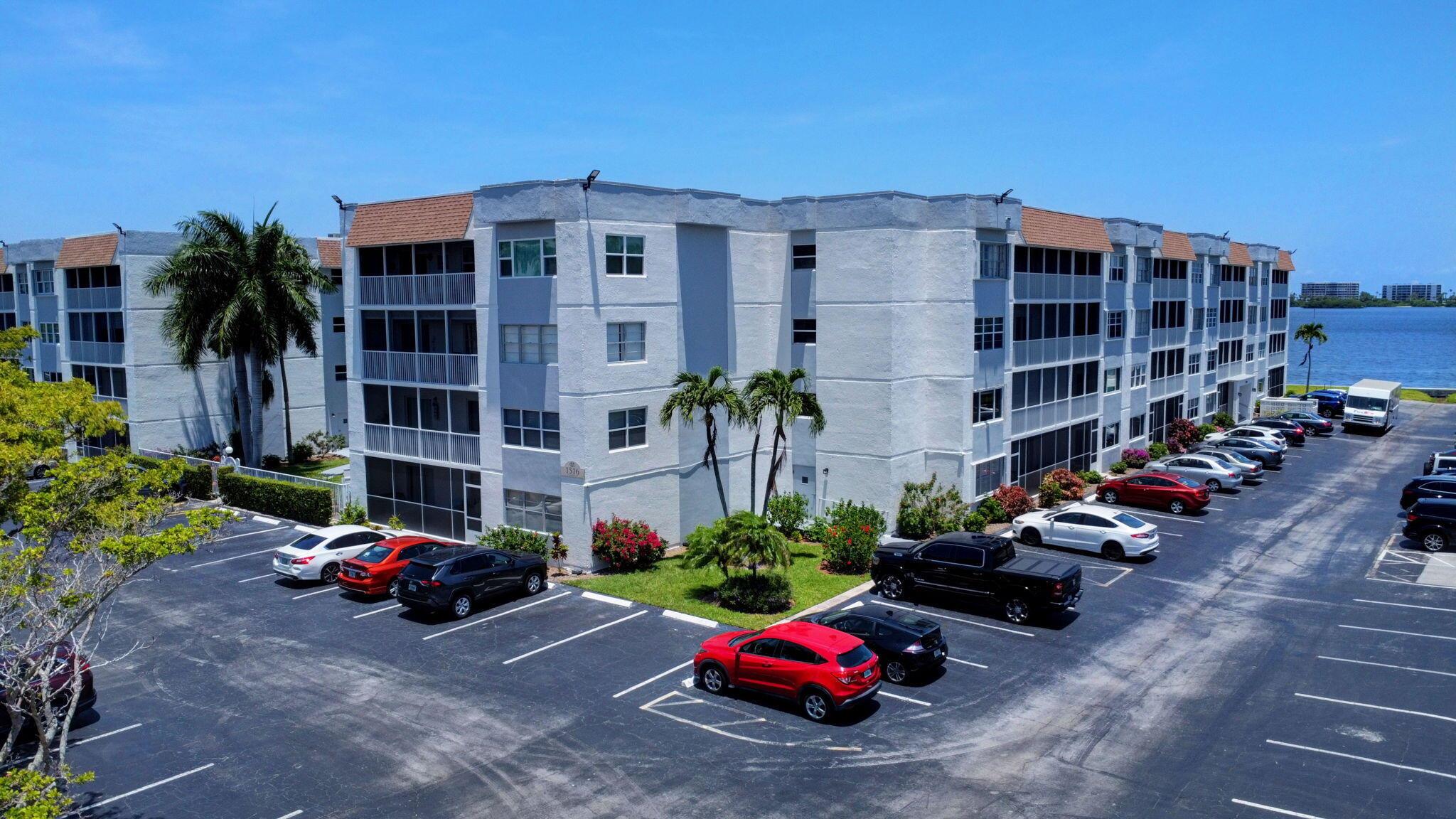 1516 S Lakeside Drive 118