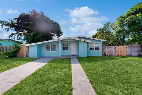 Single Family Residence in Boynton Beach FL 1618 4th Court Ct.jpg