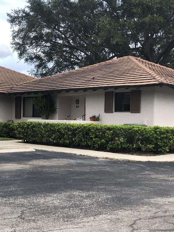 Photo of 911 Club Drive, Palm Beach Gardens, FL 33418 (MLS # R10750310)