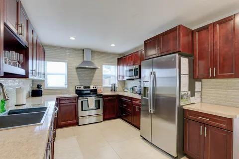 PALM-AIRE VILLAGE 2ND SEC - Residential Lease
