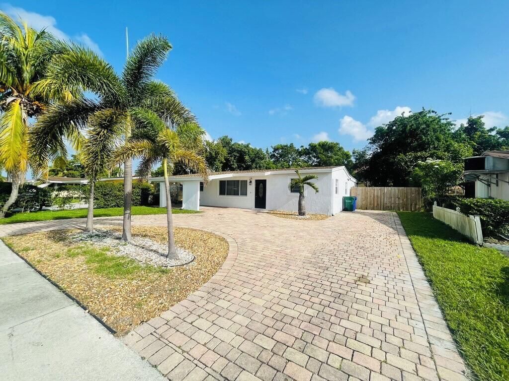 Photo of 5537 SW 6th Street, Margate, FL 33068 (MLS # B26018996)