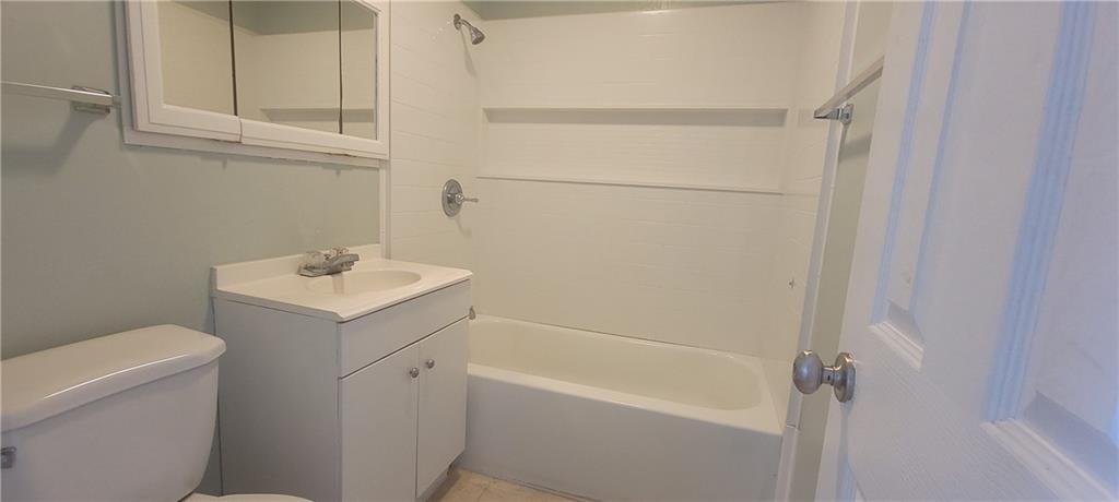 WHISPERING PALMS UNIT 4 - Residential