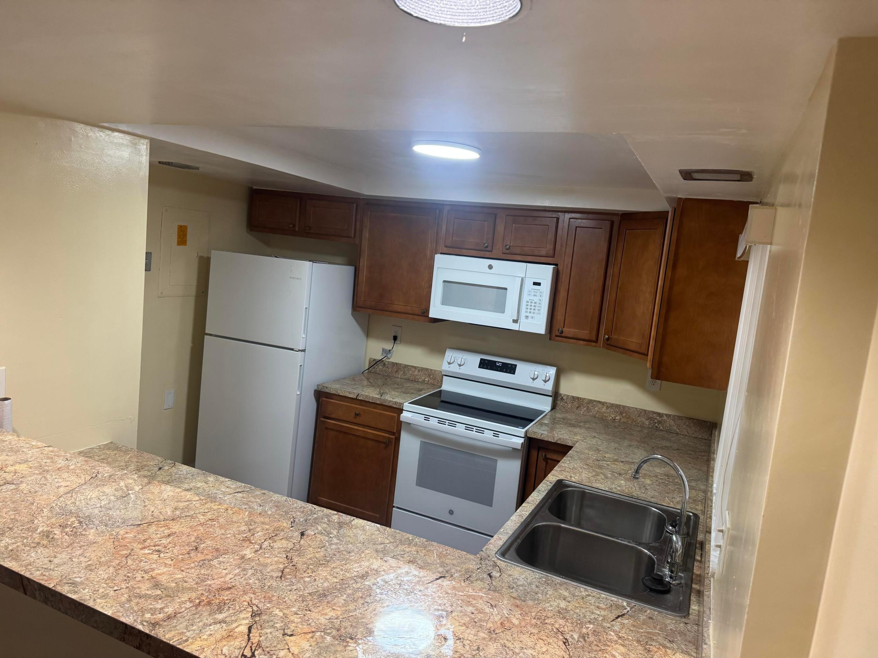 WELLEBY TOWNHOME 1 CONDO - Residential Lease