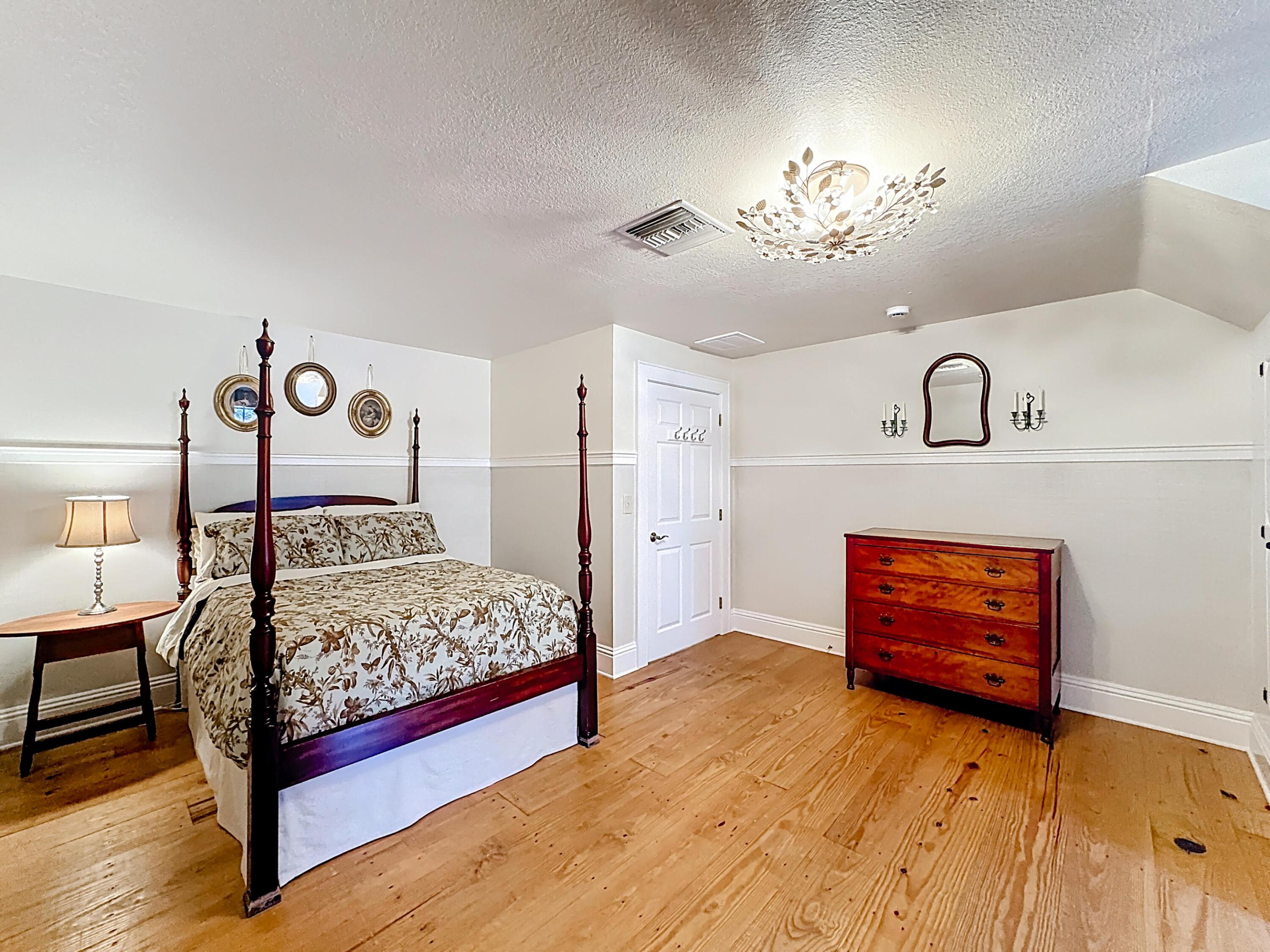 TRAILS END - Residential