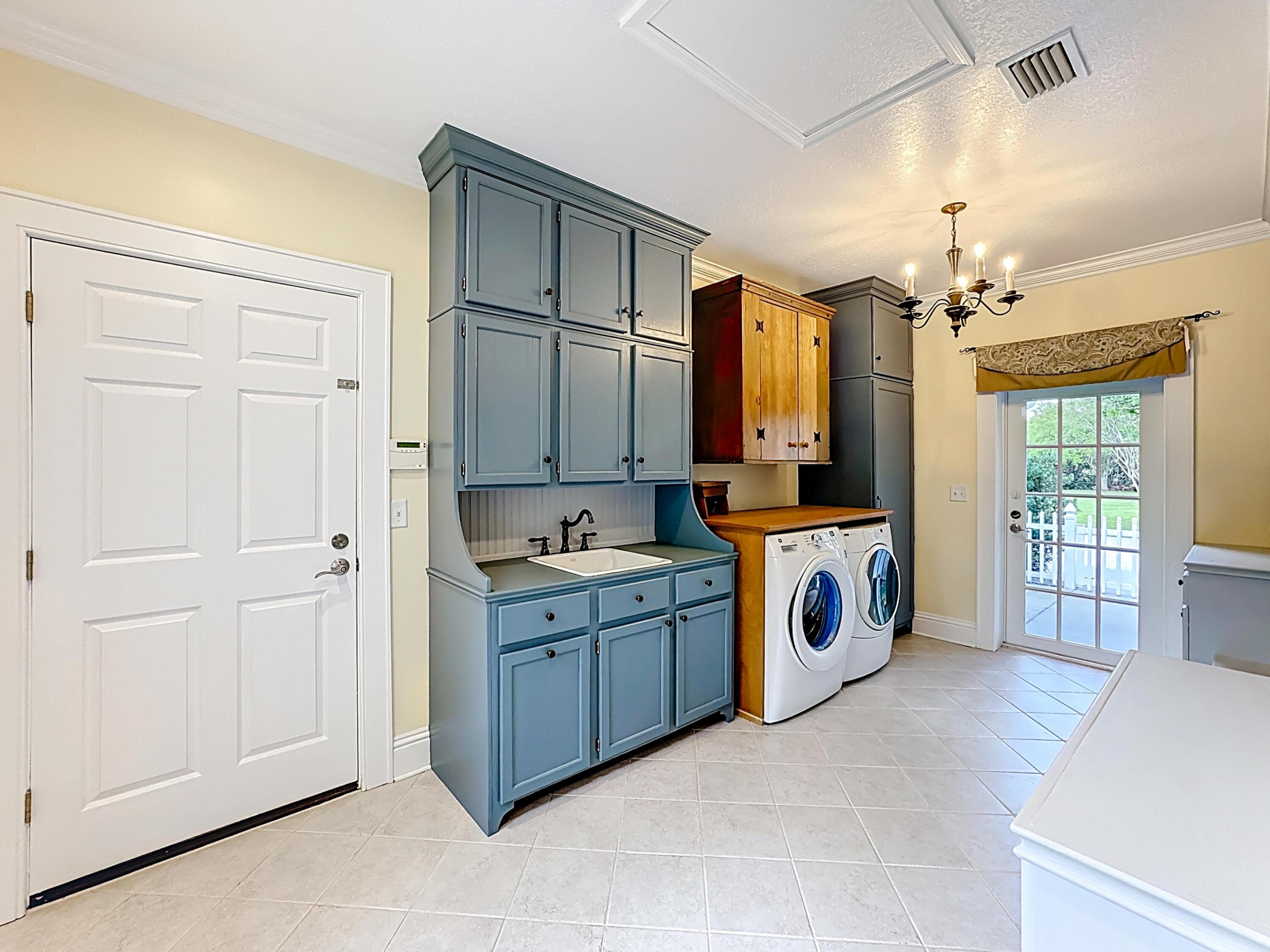 TRAILS END - Residential