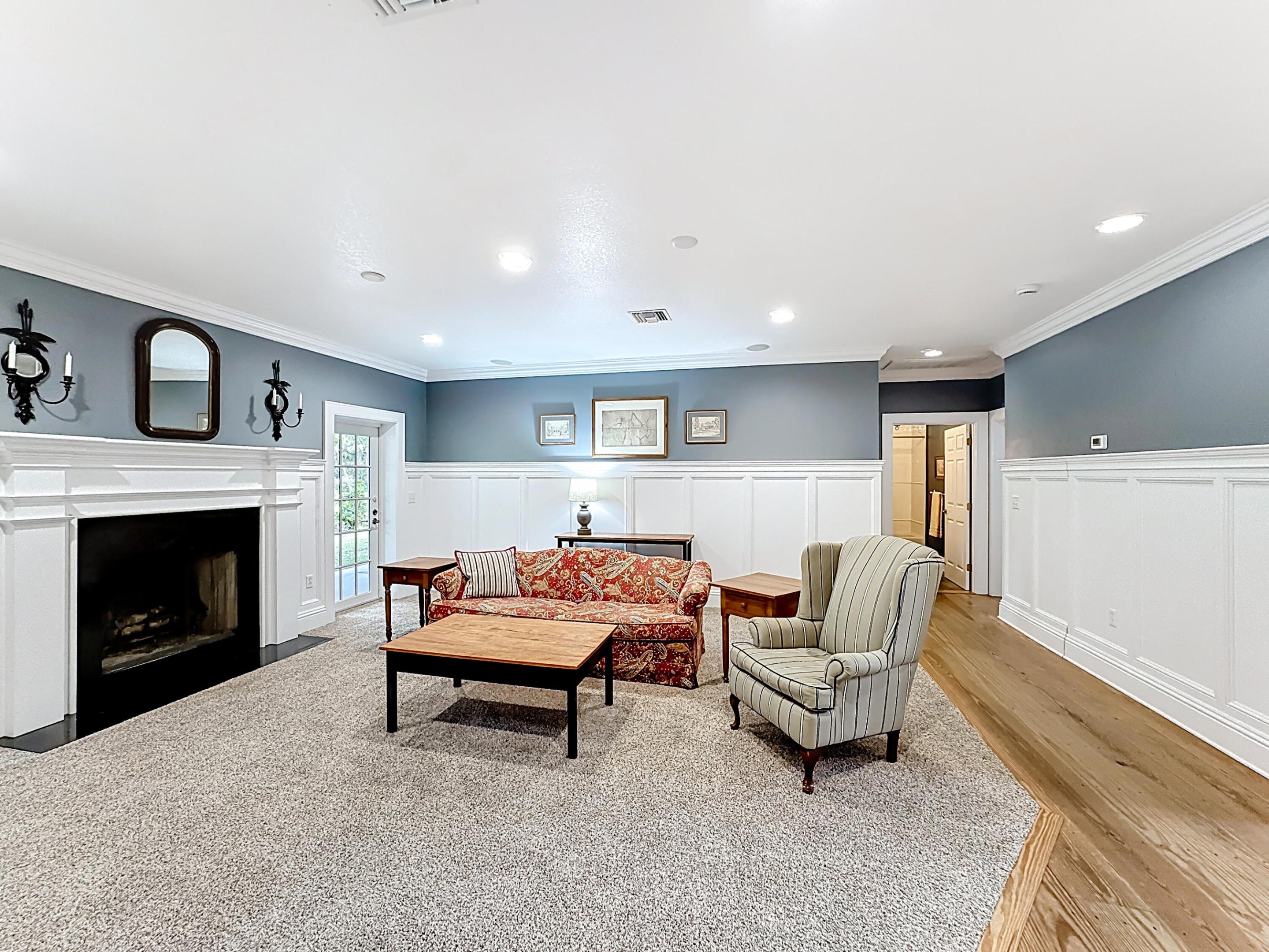 TRAILS END - Residential