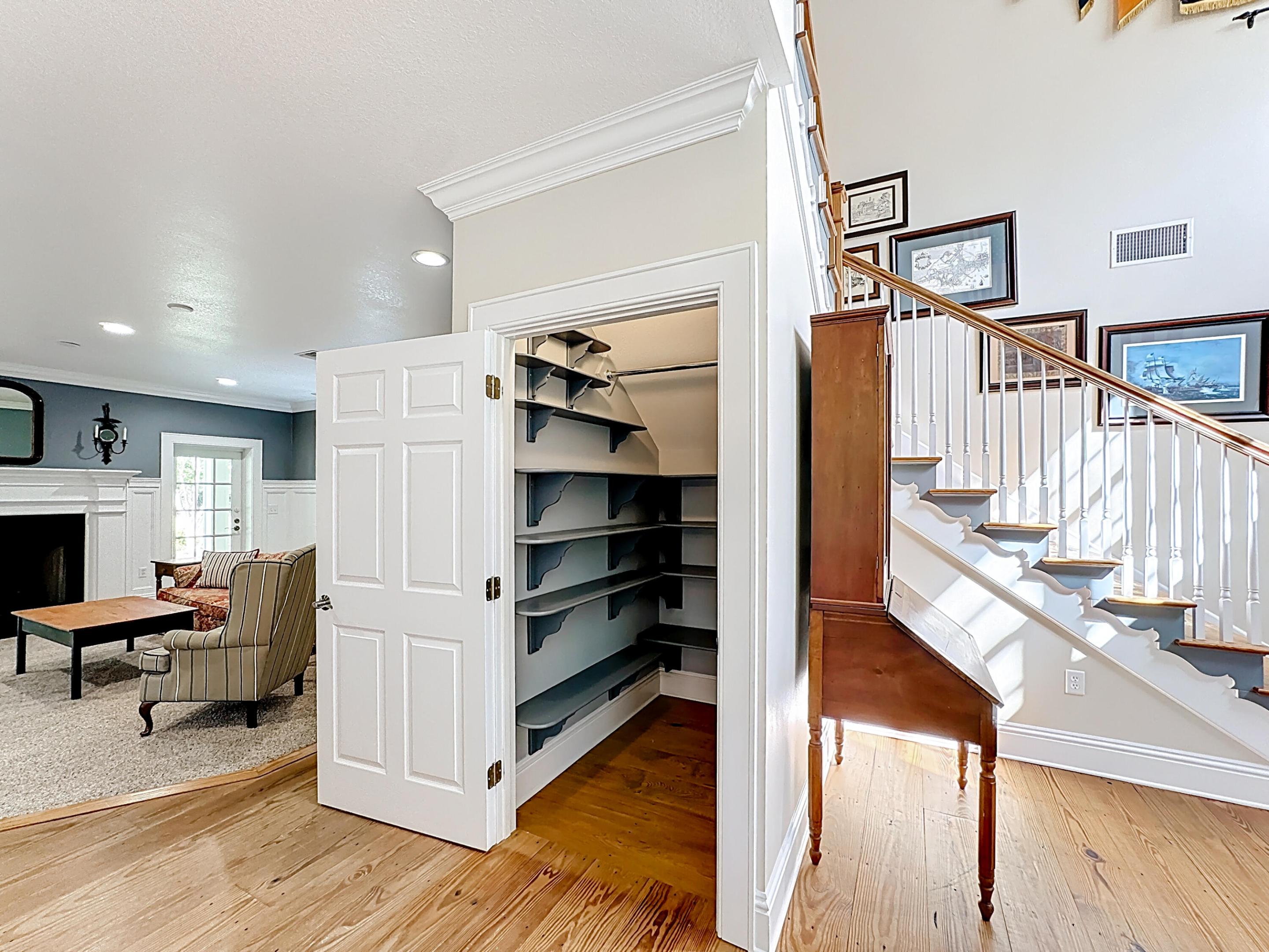 TRAILS END - Residential