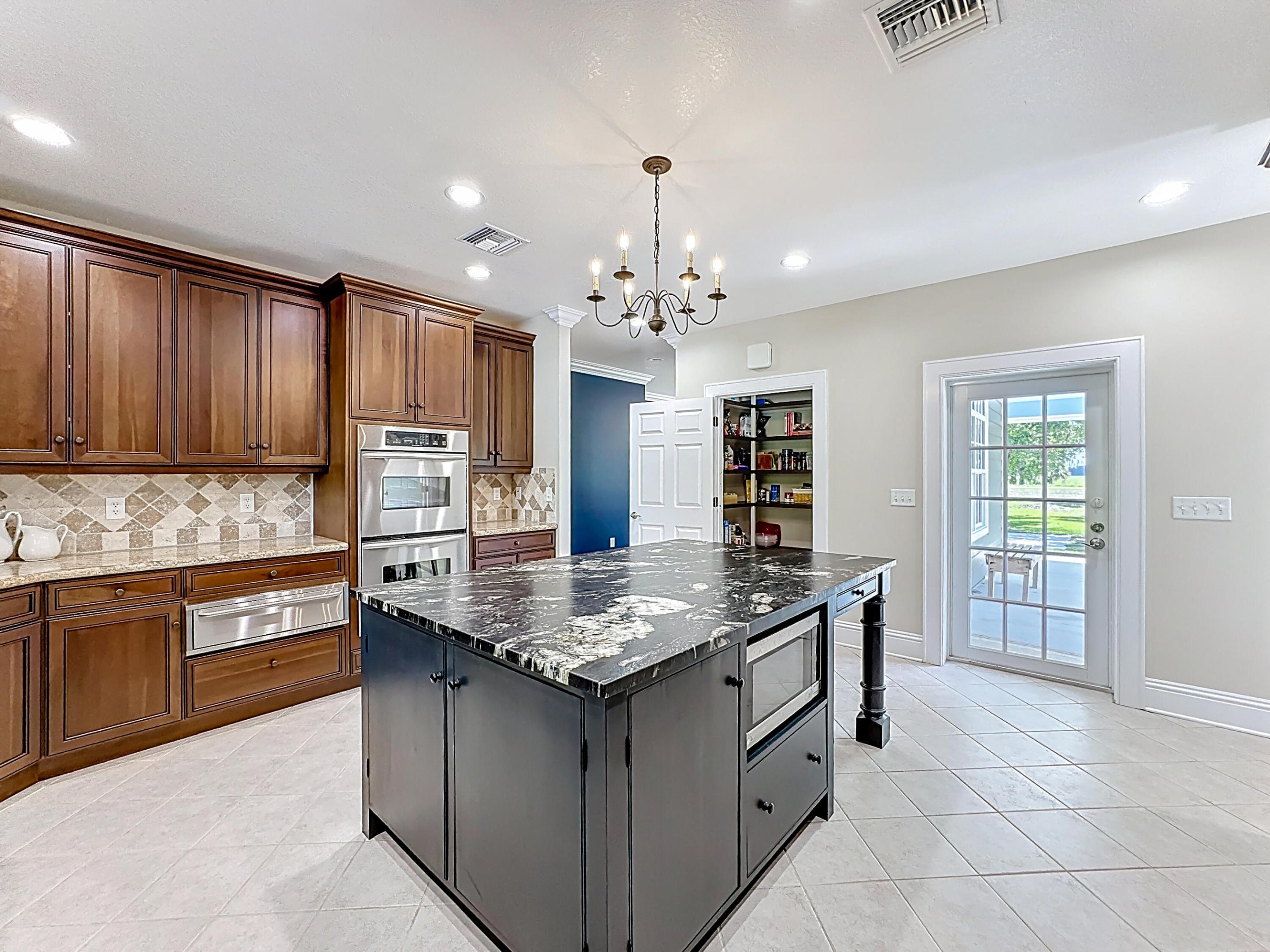 TRAILS END - Residential