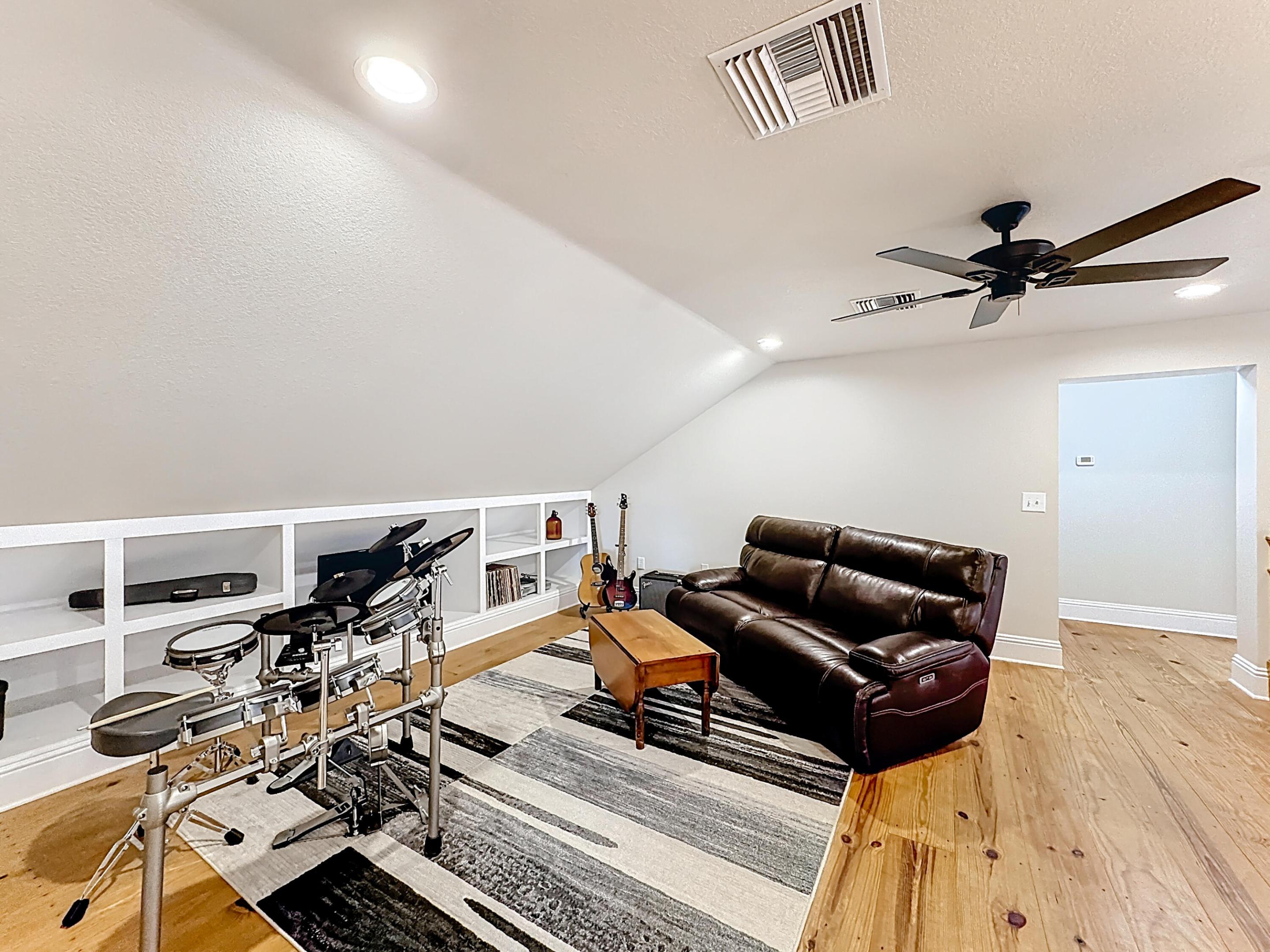 TRAILS END - Residential