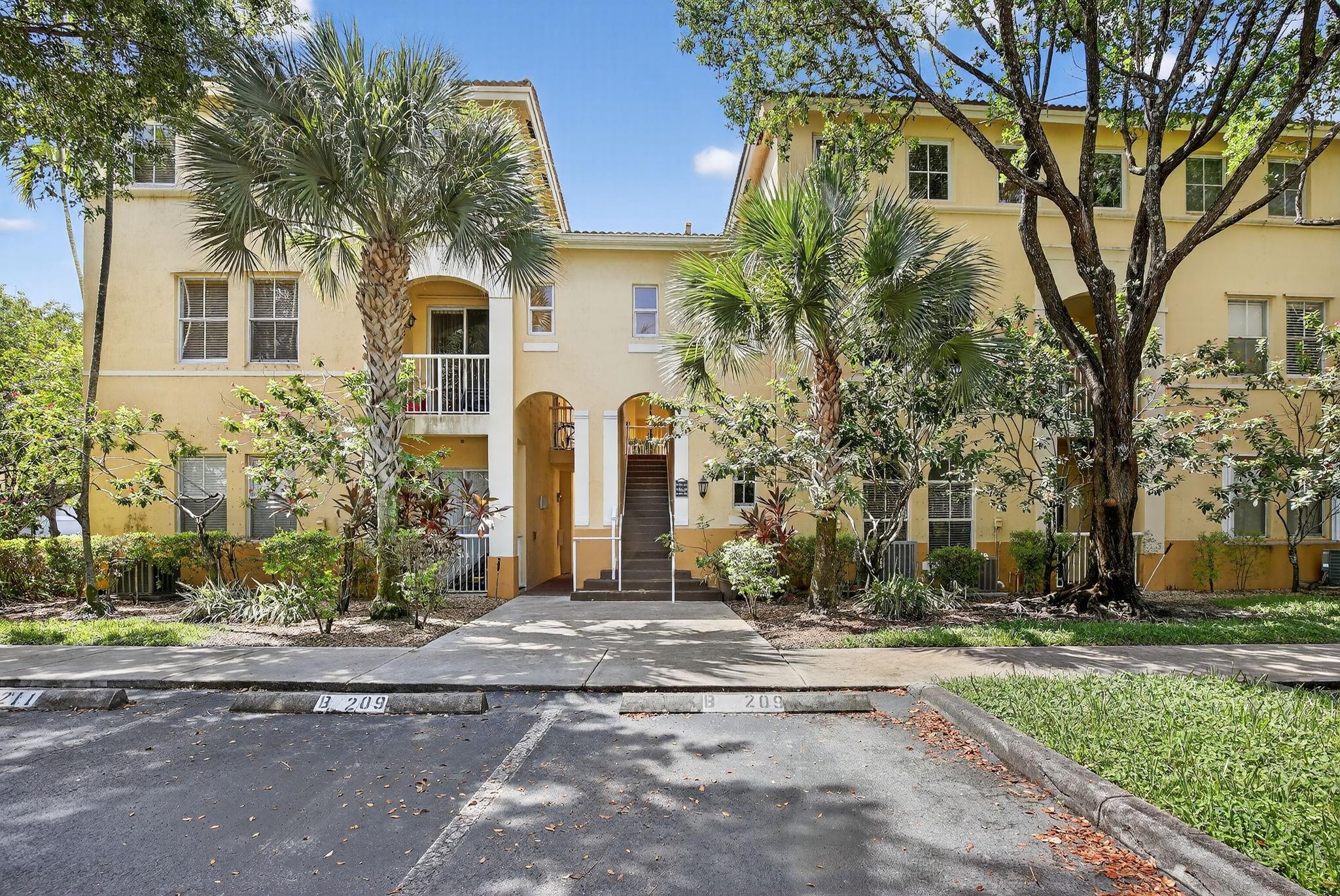 110 Jacaranda Country Club Dr 104