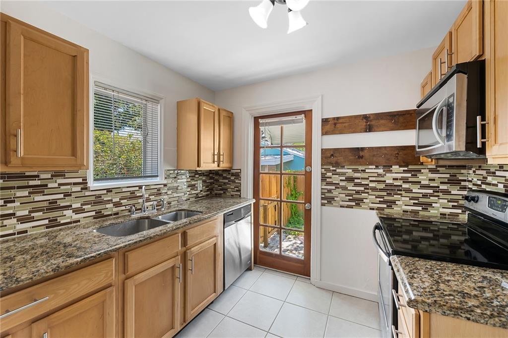 Aldens Sub Lts 1, 2 Blk 6 - Residential Lease