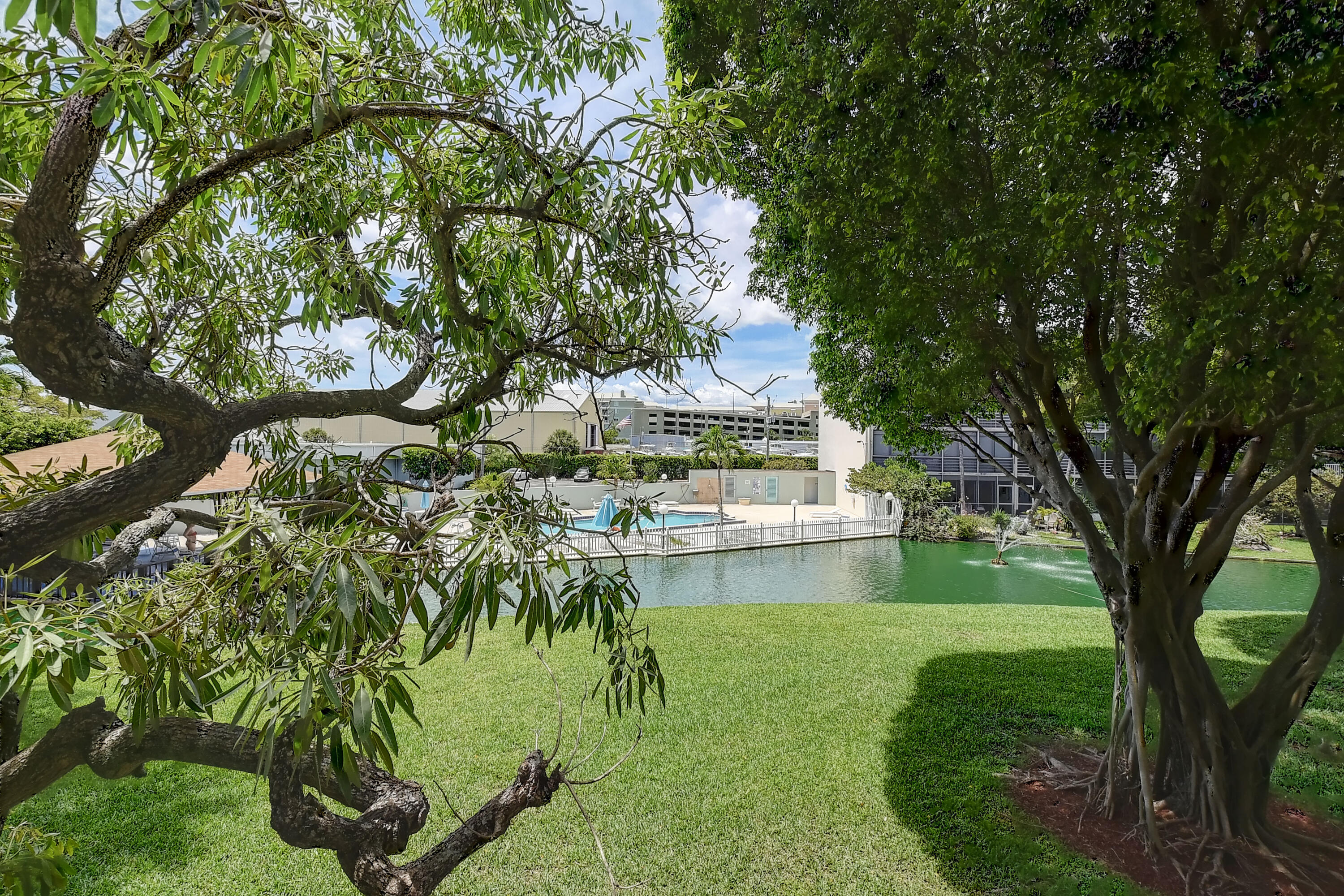 HIDDEN HARBOUR OF THE PALM BEACHES CONDO - Residential