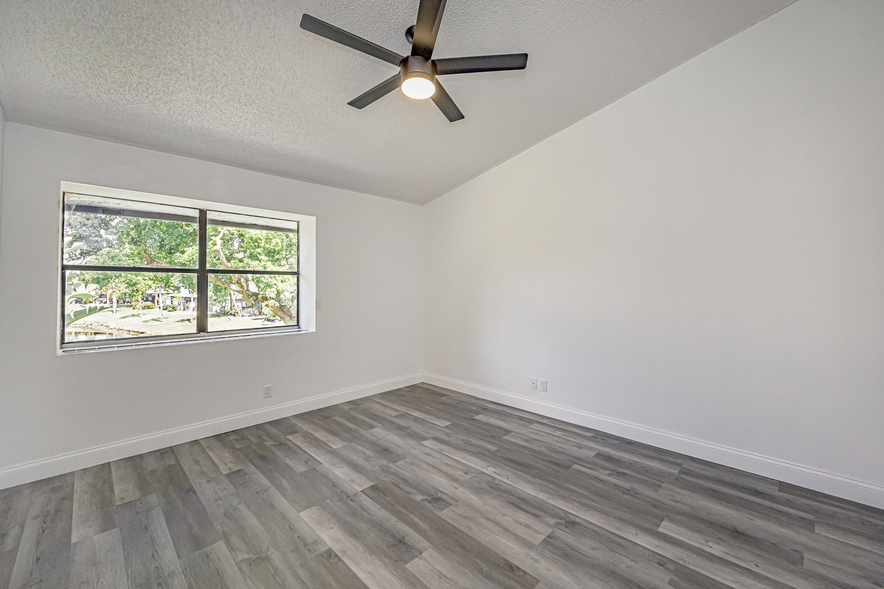 GOLDEN RAINTREE IV-B CONDO - Residential