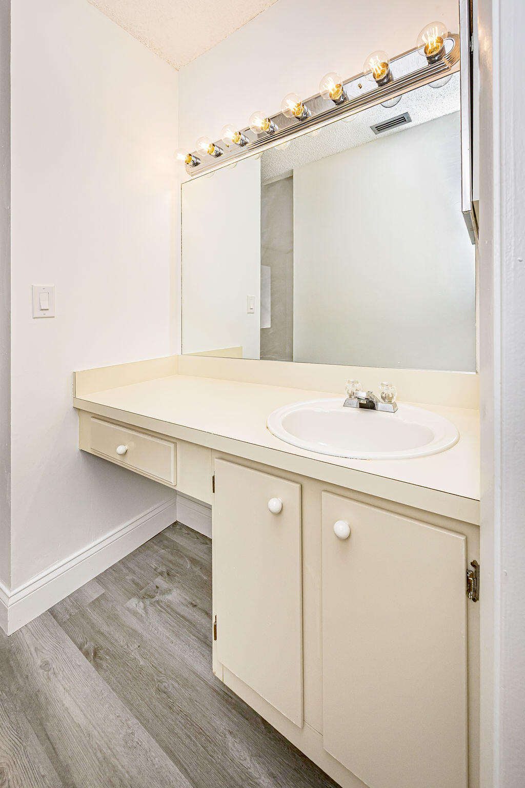 GOLDEN RAINTREE IV-B CONDO - Residential