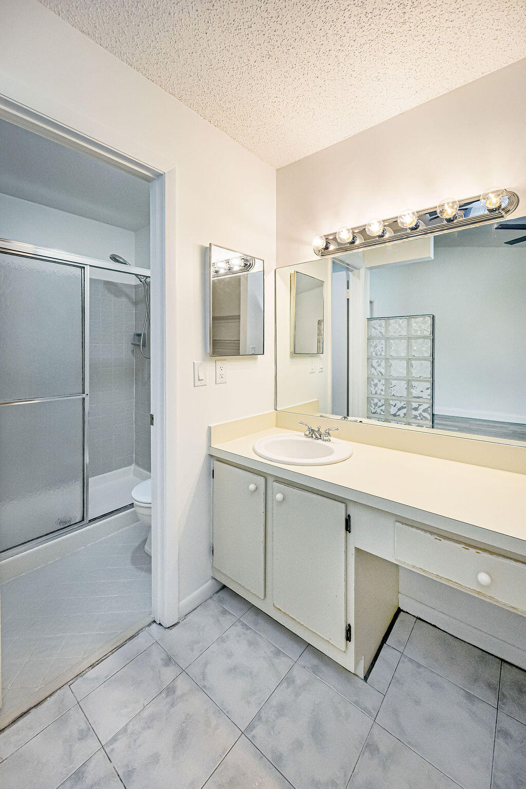 GOLDEN RAINTREE IV-B CONDO - Residential