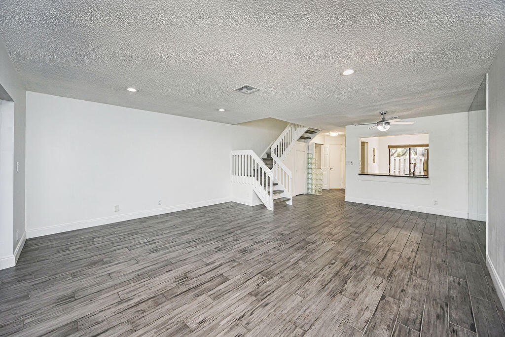 GOLDEN RAINTREE IV-B CONDO - Residential