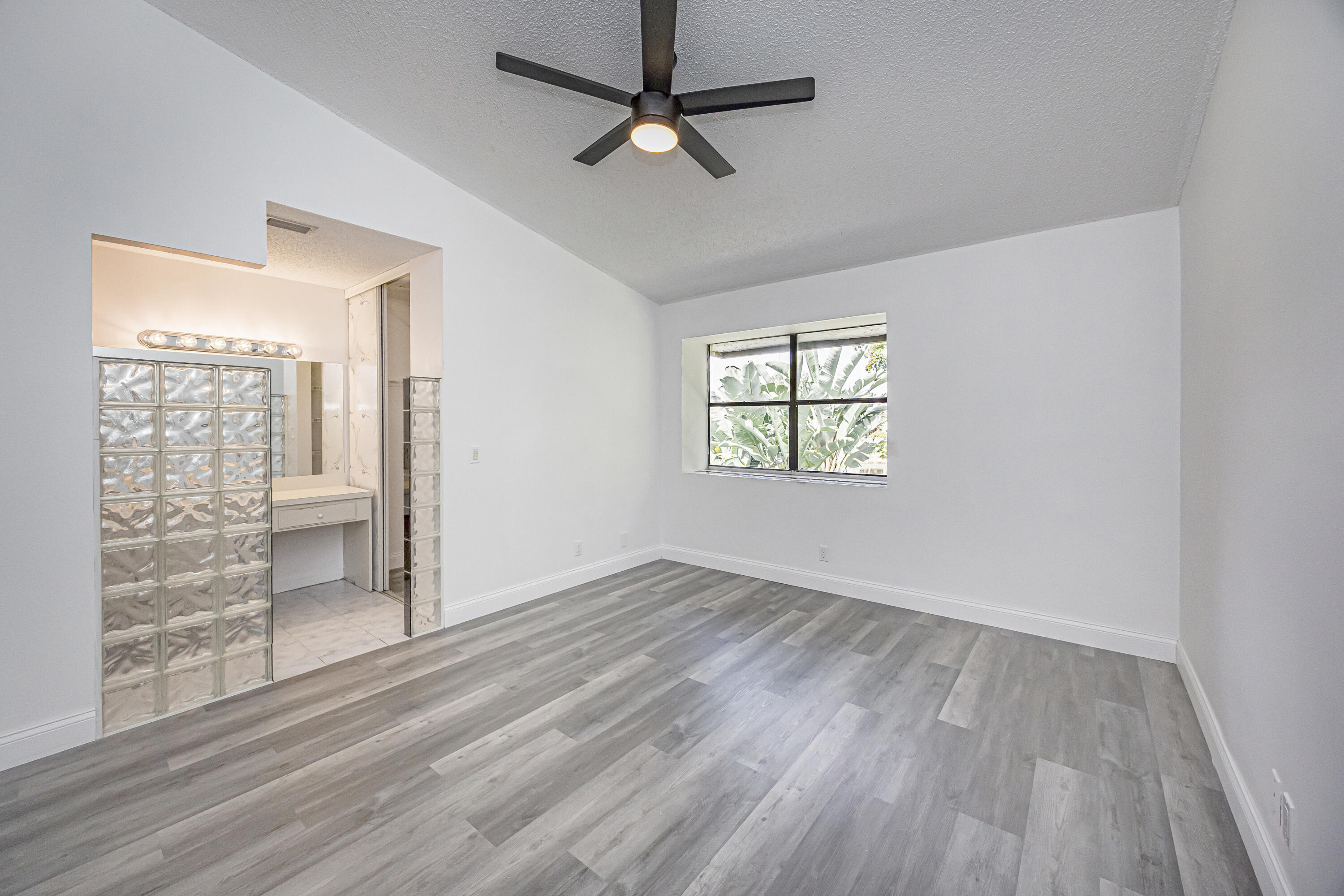 GOLDEN RAINTREE IV-B CONDO - Residential