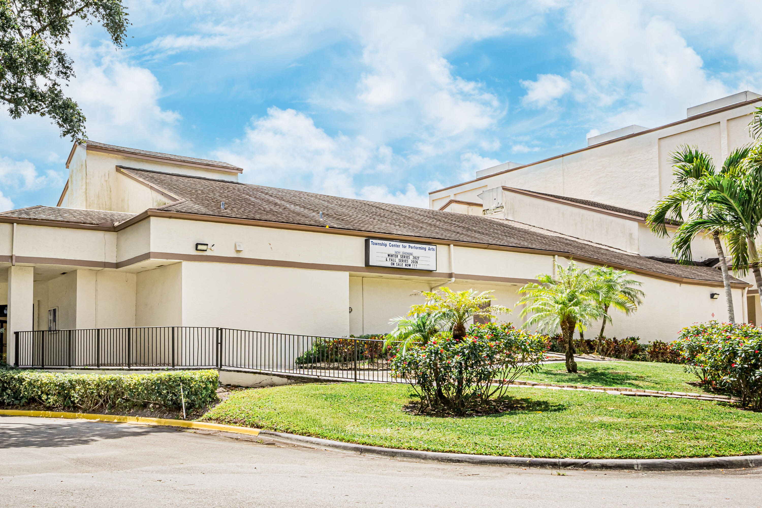 GOLDEN RAINTREE IV-B CONDO - Residential