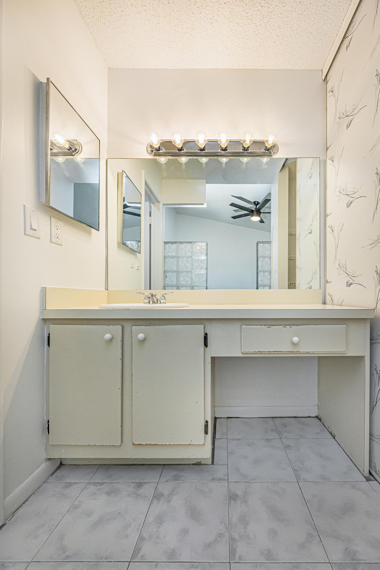GOLDEN RAINTREE IV-B CONDO - Residential