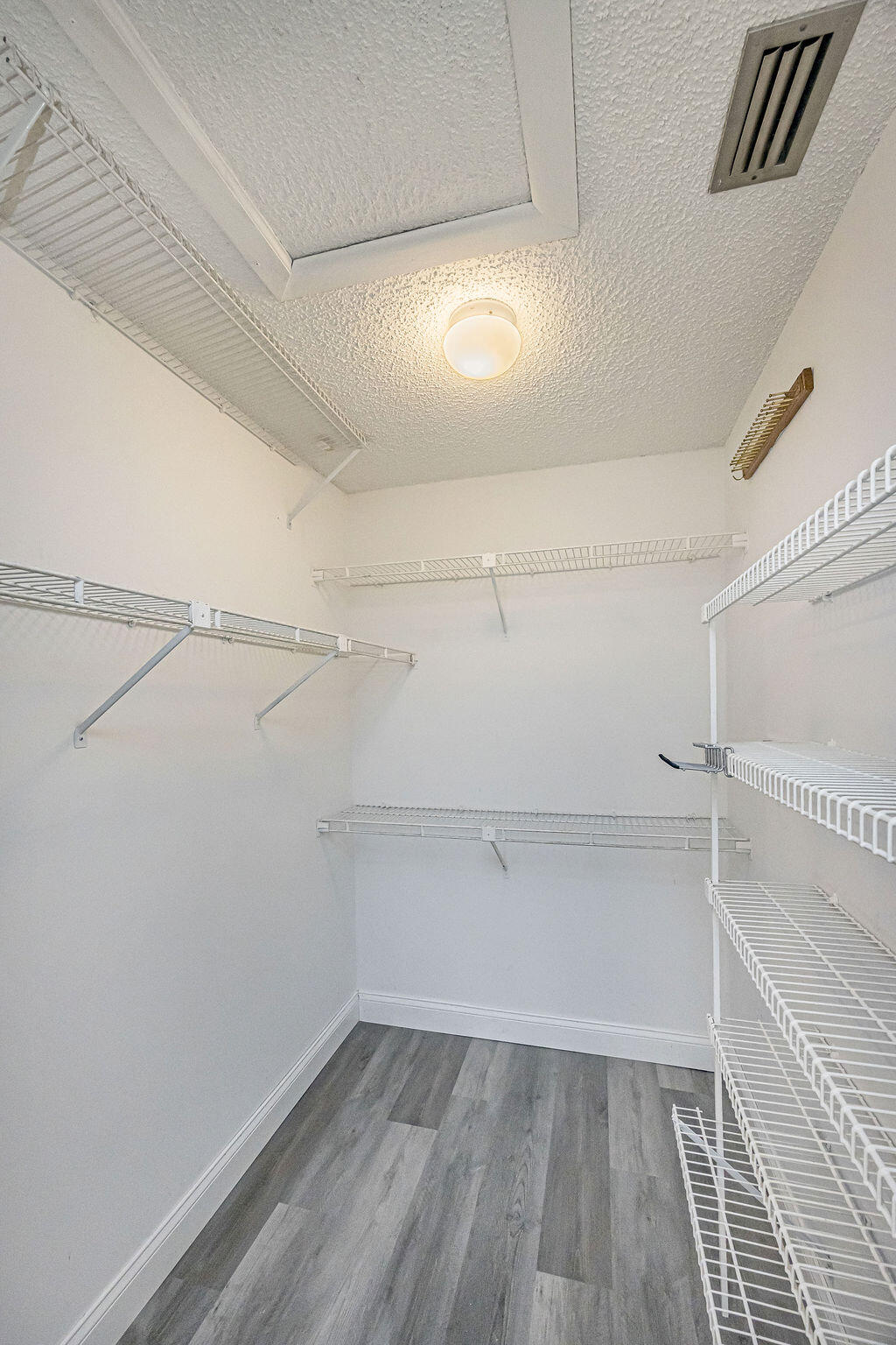 GOLDEN RAINTREE IV-B CONDO - Residential
