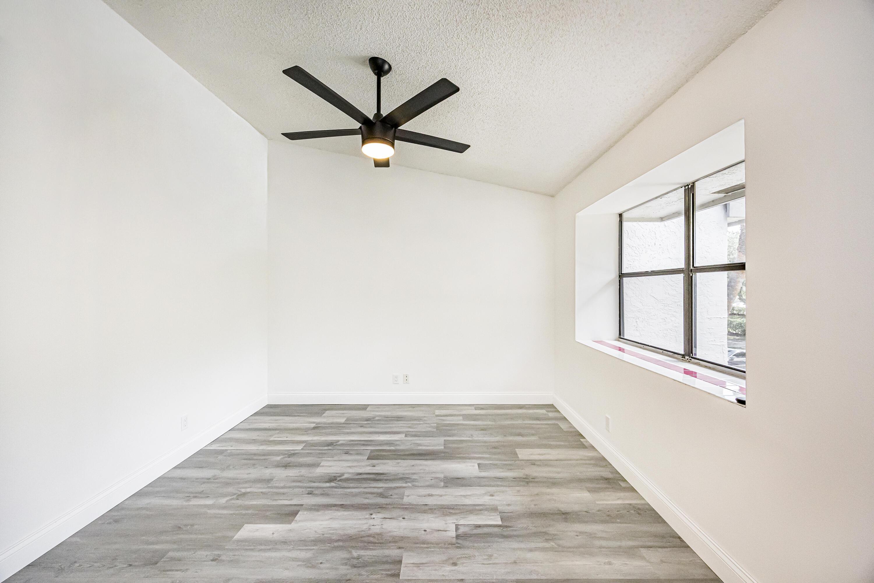 GOLDEN RAINTREE IV-B CONDO - Residential