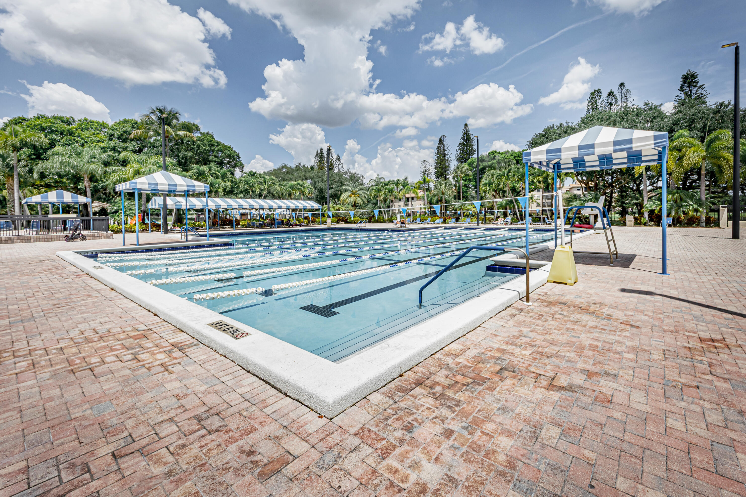 GOLDEN RAINTREE IV-B CONDO - Residential