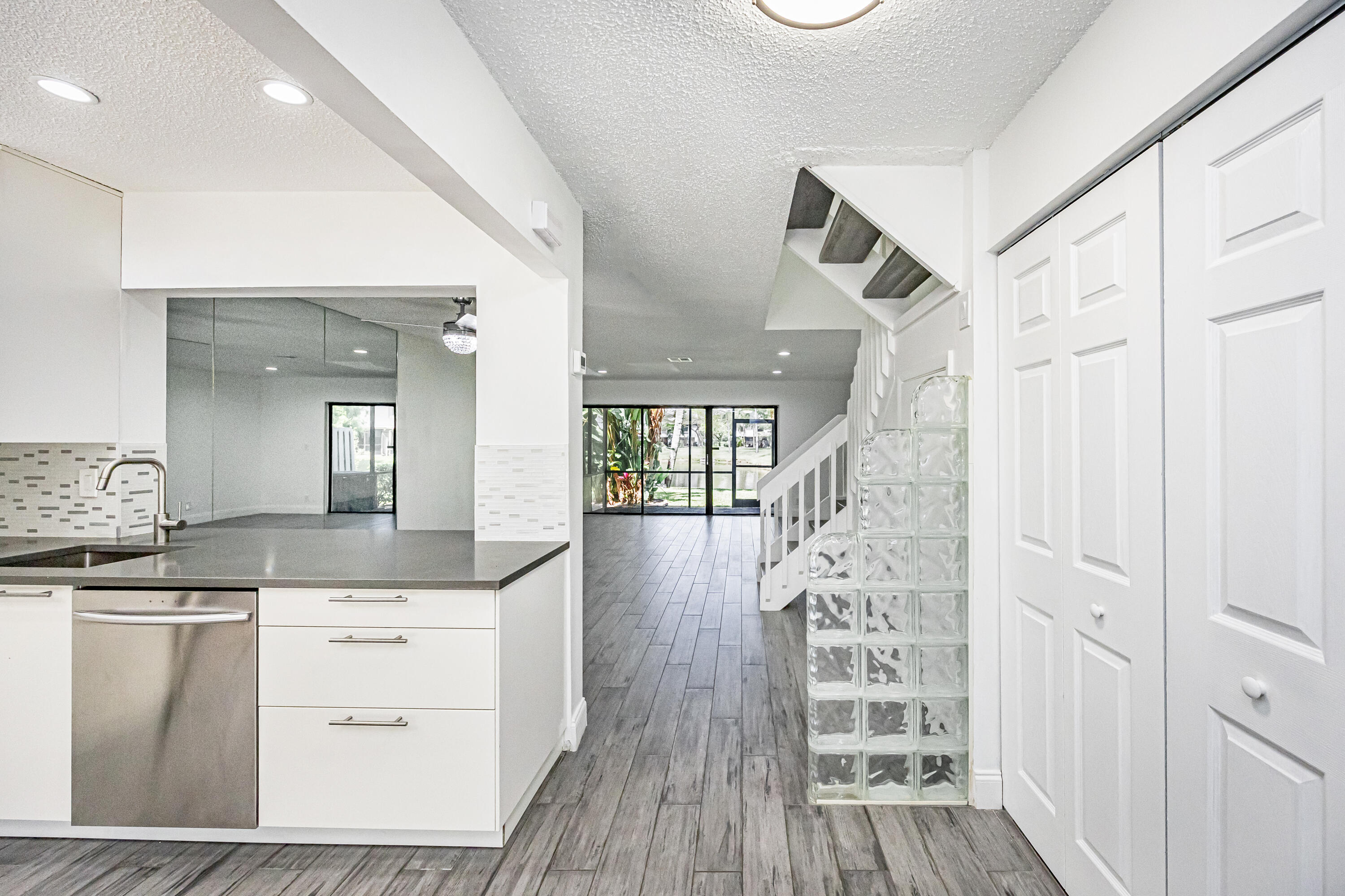 GOLDEN RAINTREE IV-B CONDO - Residential