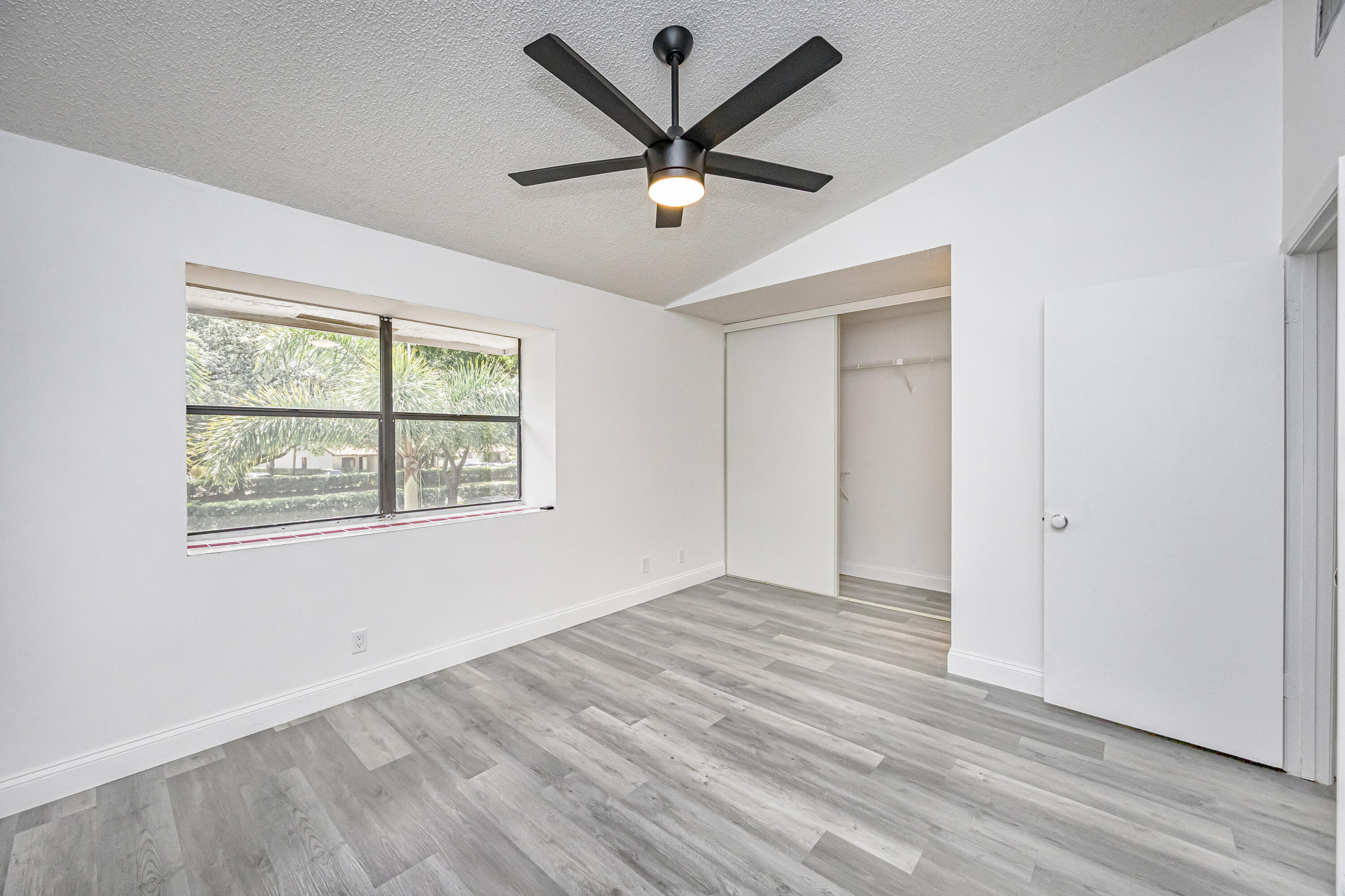 GOLDEN RAINTREE IV-B CONDO - Residential