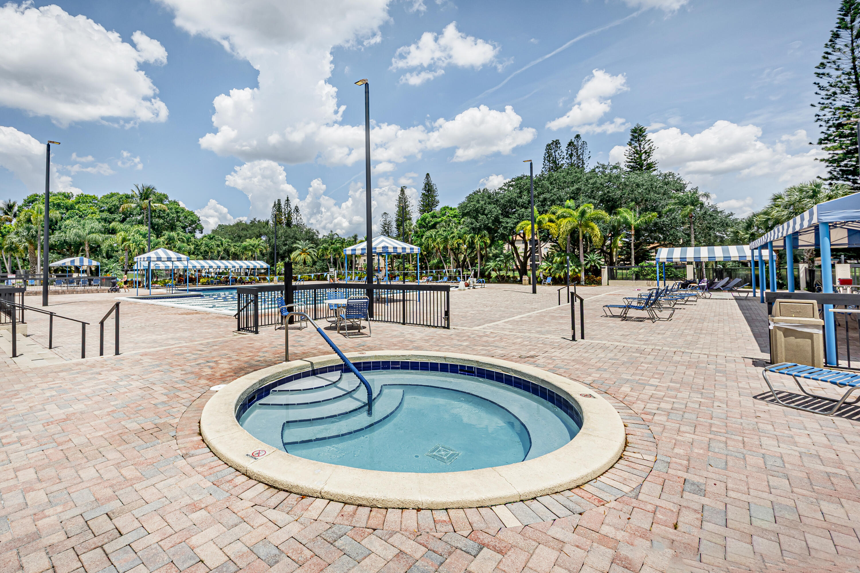 GOLDEN RAINTREE IV-B CONDO - Residential