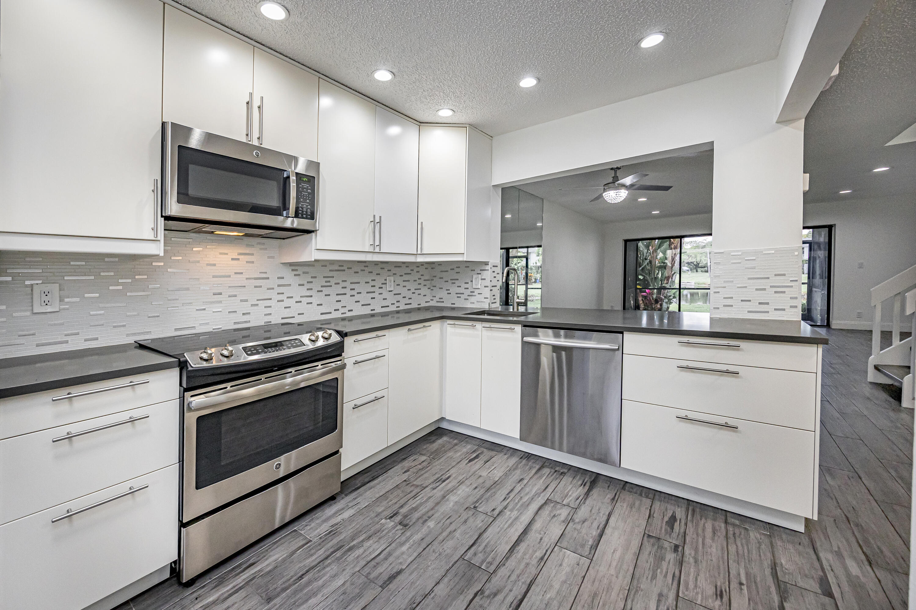 GOLDEN RAINTREE IV-B CONDO - Residential