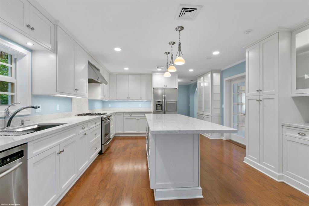 GOMEZ GRANT W/O RVR - Residential