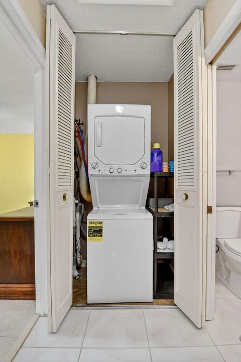 Tiny photo for 676 Laconia Circle #B, Lake Worth, FL 33467 (MLS # R11148344)