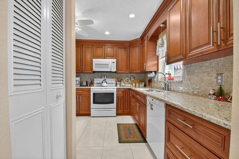 Tiny photo for 676 Laconia Circle #B, Lake Worth, FL 33467 (MLS # R11148344)